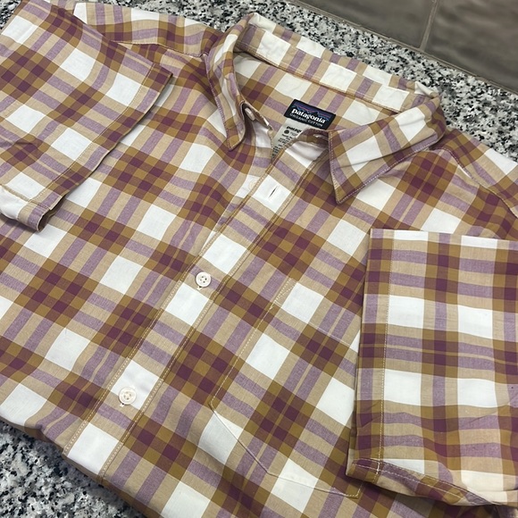 Patagonia Short Sleeve Plaid Button Down Shirt- Size Large - Picture 2 of 7